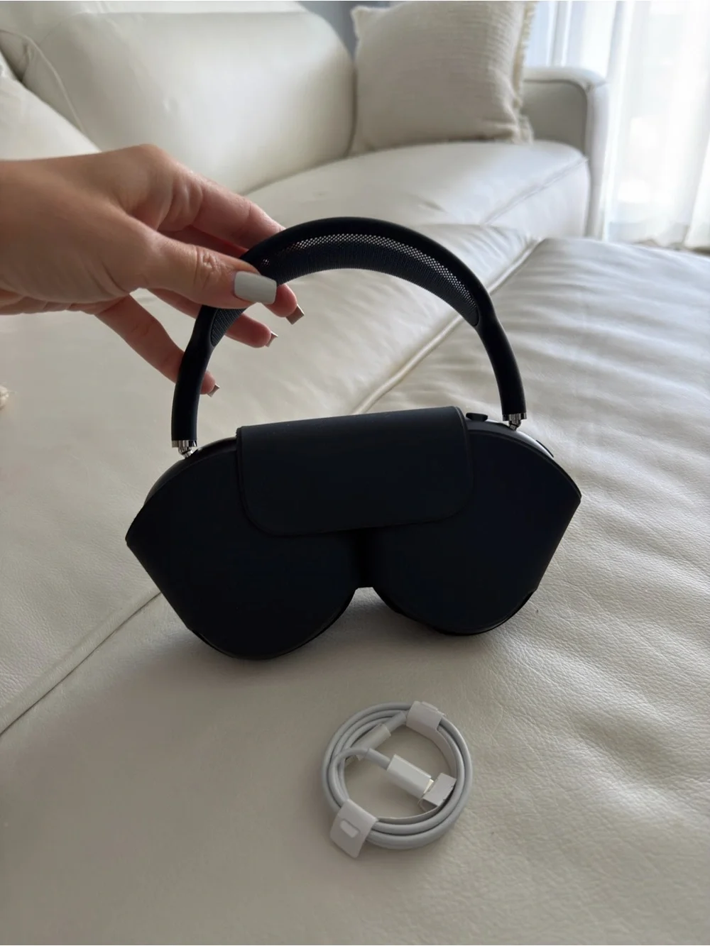 Apple AirPods Max in midnight color NEW